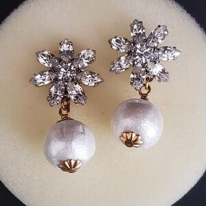 VINTAGE Rhinestone Flower Drop Earrings Womens Cloud Pearl Gold Tone Statement